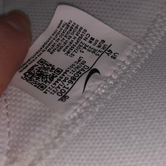 very cute! tried on once and they were way too small! no stains! - Picture 4 of 4